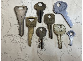 8 Vintage Keys