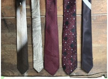 Absolutely Gorgeous Slim Vintage Silk Ties (or Some Other Blend). #9