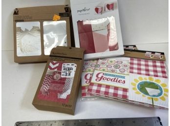 Set Of 5 Packages Of Favor/treat Boxes