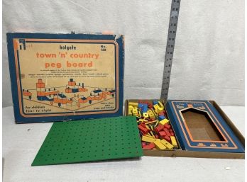 Vintage Town 'n' Country Peg Board Game