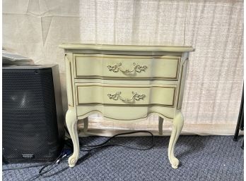 Adorable Cream Vintage Side Table/nightstand