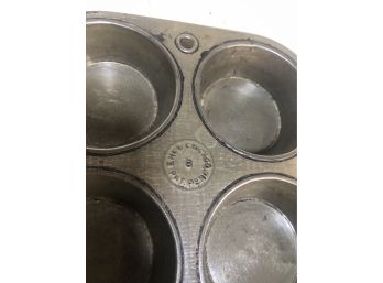 Antique 8 Hole Muffin Tin