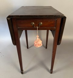 Federal Style Drop Leaf Table With Banded Top