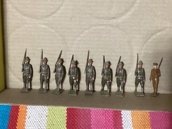 Set Of 8 Metal Infantry Men With Officer. JH
