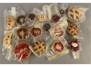 17 Pieces Vintage Pastries Made To Look Real. Strawberry, Blueberry, Peach, Apple