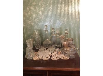 Bar Ware Lot 26 Pieces ( 5 Decanters)