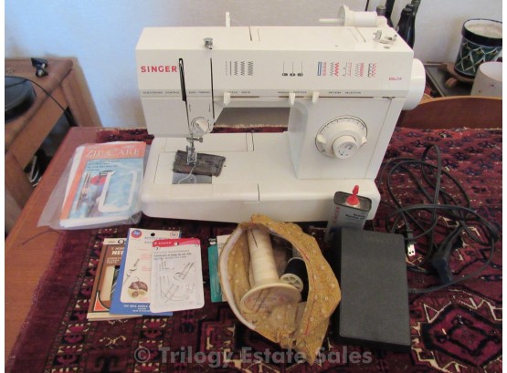 Singer 5830C Sewing Machine W/ Foot Pedal & Accesories