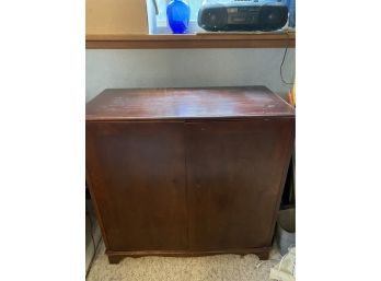 Vintage Lane Upright Cedar Chest With 2 Shelves And 1 Drawer B19