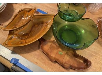 Green Glass Mid Century Chip & Dip Bowls And Santa Anita Ware Chip And Dip Dishes B31