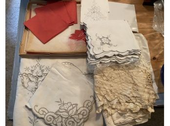 Vintage Table Linens: Large Assortment Of Cloth Napkins And Tablecloths