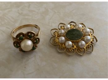 14k Yellow Gold Ring With Pearl Inset Surrounded By Jade And Gold Filled Decorative Pin J45