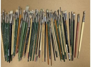 52 Piece Lot - Vintage Paint Brushes Including Princeton - Windsor & Newton - Robert Simmons & Metal Art Box
