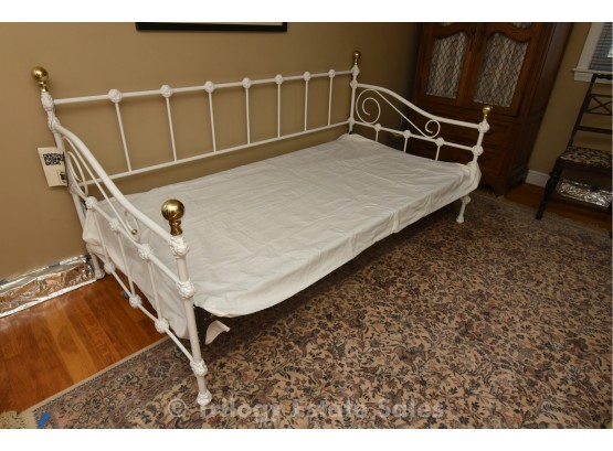 Dresher Metal Day Bed #1