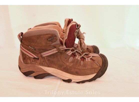 Womens Keen Hiking Boots Size 9