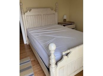 Vintage White Spindle Queen Bed - Headboard And Footboard