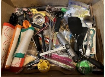 Various Kitchen Drawer Items - Sil Pats, Whisks, Etc.. K84