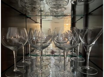 9 Wine Glasses 6.5' And 2 Large Martini Glasses 6.25'..DR111