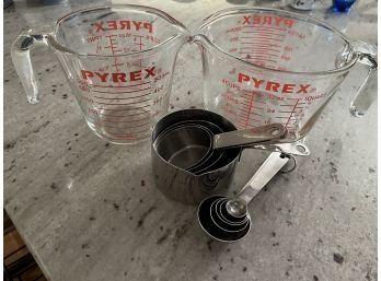 Two Pyrex Measuring Cups One Stainless Measuring Cup Set And One Set Of Measuring Spoons..K64