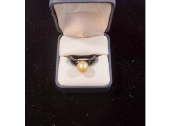 Pearl & Black With Gold Mount Ring Size 8