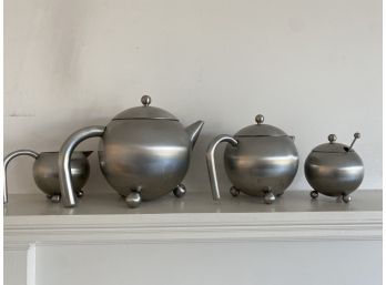Set Of Mid Century Atomic Stainless Steel Coffee And Tea Pots With Creamer & Sugar Bowls.LV4