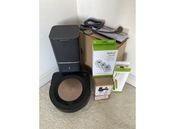 IRobot Roomba With Docking Station And Supplies.LV7