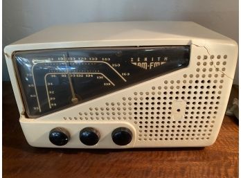 Vintage Zenith Am-Fm Radio-lv37