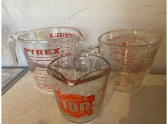3 Vintage Measuring Cups 2 Pyrex 1 Anchor-kt37