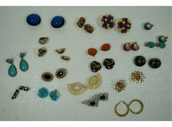 19 Pairs Of Clip Earrings (some Signed)