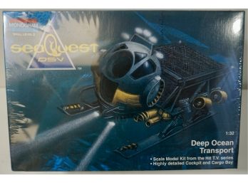 Sea Quest -dSV Monogram Model 1:32 Deep Ocean Transport -  Sealed