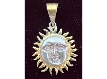 .925 Sterling Silver With Gold Vermeil Two-Toned Smiling Sun Pendant Charm 3/4' Across 4.30 Gram Weight
