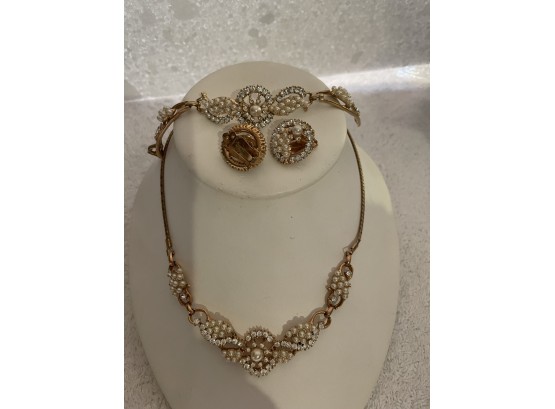 14. Vintage Costume Necklace, Bracelet And Clip Earrings