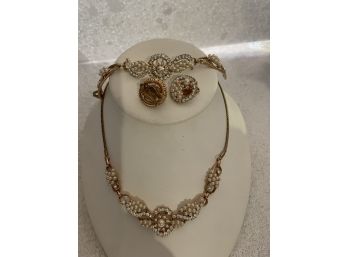 14. Vintage Costume Necklace, Bracelet And Clip Earrings
