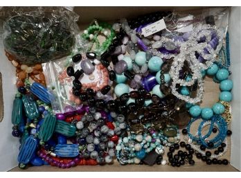 LOT OF 25 OR MORE BEADED NECKLACES/BRACELETS