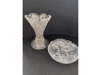 Glass Vase With Saw Tooth Scallop Edge And Dish Z1