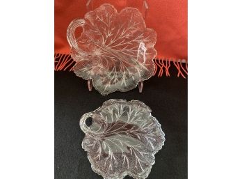 2 Indiana Pebble Pressed Lettuce Leaf Glass Dishes Y1