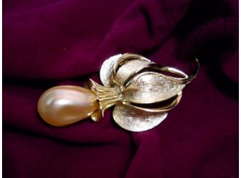 Sarah Cov.  Large Pearl-like Pin