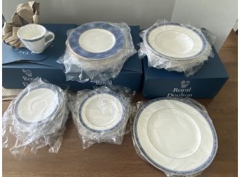 NEW Royal Doulton: 9 Cups & Saucers, 6 Dessert Plates, 4 Soup Bowls, 1 Luncheon Plate