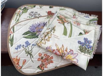 2 Floral Placemats With 4 Matching Napkins
