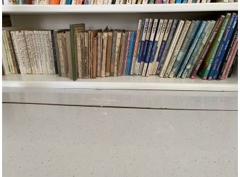 Entire Shelf Of Books Including The Tale Of Ginger& Pickles   CT1