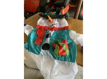 Inflatable Snowman With Pump