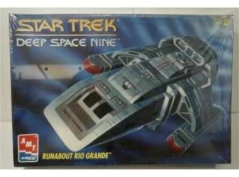 AMT Ertl Star Trek Deep Space Nine Runabout Rio Grande #8741 Model