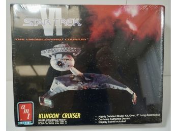 AMT Ertl Star Trek  VI Undiscovered Country Klingon Cruiser #8229 Model