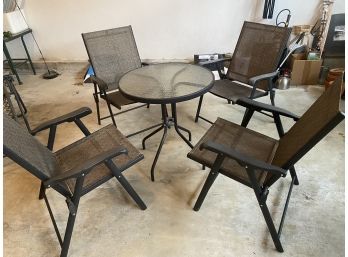 4 Outdoor Chairs And Table