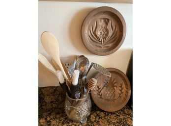 Kitchen Utensils Plus Two Wooden Carved Pineapple