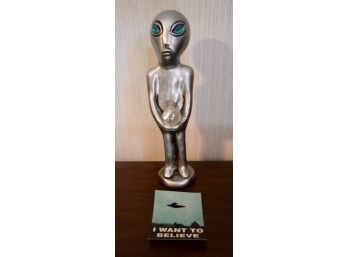 Alien Statue & Card 10'