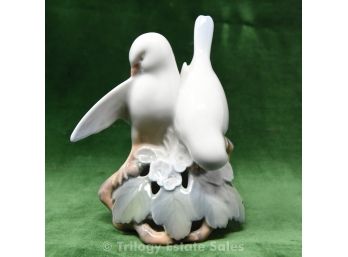 Royal Copenhagen Porcelain Doves Lovebirds #402