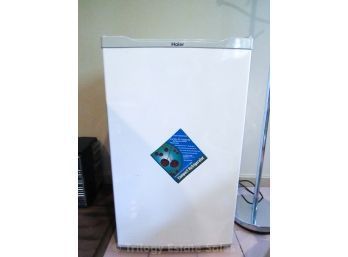 Haeir Compact Refrigerator