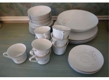 35 Pieces Wyndham China Set (Made In Japan)