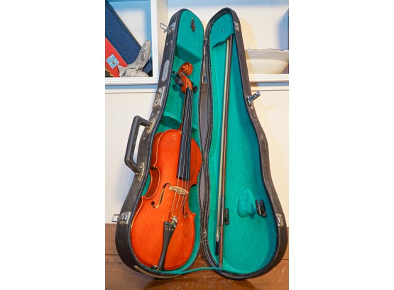 Skylark Child's Violin And Bow With Case