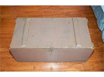 Vintage  Trunk, Great Size, Coffee Table By Coleman Furniture Corp